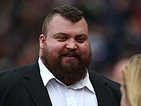 На турнире, названном в честь Шварцнеггера, британец поднял штангу весом 465 кг