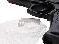 Охранница школы в Лоде променяла личное оружие на героин