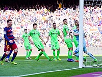 Месси забил гол и не реализовал пенальти.