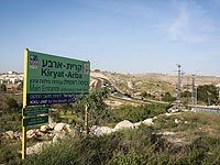 Двойной теракт у въезда в Кирьят-Арбу, четверо раненых