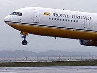 Первый женский мусульманский экипаж не смог уехать из аэропорта самостоятельно