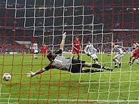 Проигрывая 0:2, 