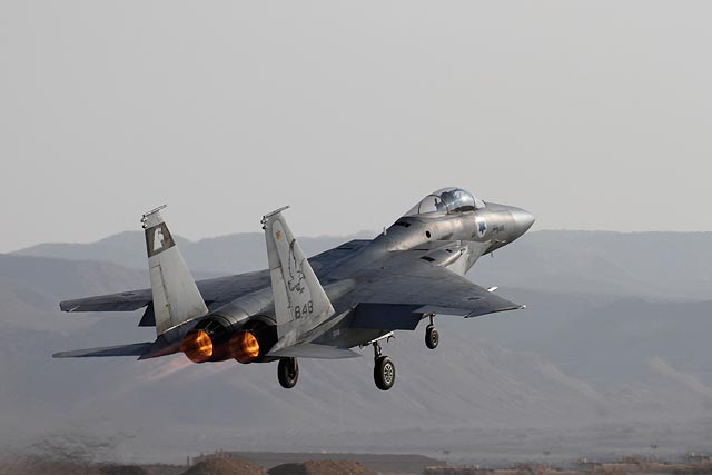Всепогодный истребитель F-15C Eagle Всепогодный истребитель F-15C Eagle