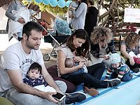 В Тель-Авиве состоялась акция Mass Breastfeeding за грудное вскармливание