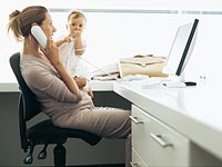 Госслужащим с маленькими детьми разрешат работать из дома