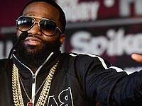 Чемпиона мира по боксу Эдриена Бронера обвинили в вооруженном разбойном нападении