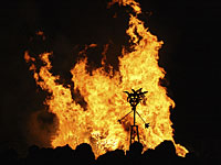 
Пасха в Мехико: мексиканцы сжигают чучела Трампа, Обамы и актрисы Кейт дель Кастильо