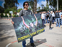 Продолжаются акции в поддержку солдата, добившего террориста. Фоторепортаж