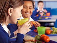 Минпрос запретил продавать на территории школ вредную и нездоровую пищу