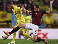 Бакамбю забил два мяча. 