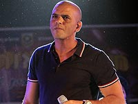 Ynet: певец Эяль Голан отменил свое участие в концерте в поддержку