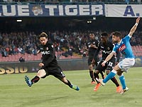 Дрис Мертенс забил три мяча. 