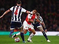 Алексис Санчес забил два мяча.