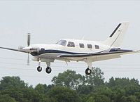 Частный самолет вернулся в Сде-Дов после отказа двигателя