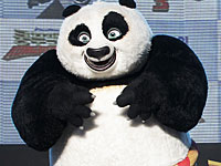 Мужчина в костюме панды угрожал взорвать редакцию телеканала Fox 45 в Балтиморе