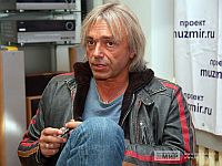 Состояние музыканта Кинчева, перенесшего инфаркт, стабилизировалось после операции