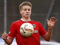 19-летний полузащитник 