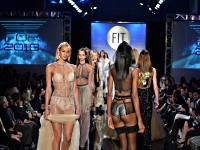 Интимная мода и современные технологии. Фоторепортаж