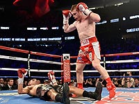 Лас-Вегас: Сауль Альварес нокаутировал Амира Хана