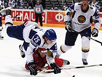 Чемпионат мира: сборная Казахстана забросила 4 шайбы россиянам. Канадцы разгромили венгров