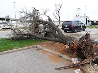 Торнадо и град в Оклахоме: погибли два человека