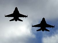 Арабские СМИ: ВВС Израиля нанесли удар по колонне с оружием в Ливане