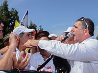 Ярон Мазуз (справа) на демонстрации (архив)