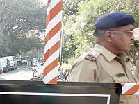 Тяжелое ДТП и обрушение стены торгового центра в Индии , множество погибших