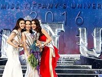Miss Tiffany Universe 2016 Джиратчайя Сиримонгколнавин (в центре)