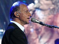 Известный певец и композитор Мати Каспи попал в больницу