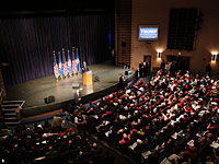 Трамп согласился дебатировать с Сандерсом: деньги он отдаст на благотворительность