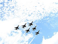 В США разбились два истребителя пилотажных групп, один из пилотов погиб