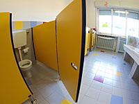 Оргия в школьном туалете: 15-летнюю школьницу насиловали 25 сверстников