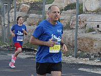 Шакед просит