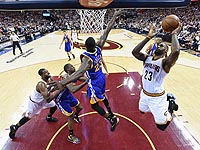 Стефен Карри набрал 38 очков. 