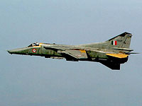 Авиакатастрофа в Индии: истребитель МиГ-27 упал на жилой дом