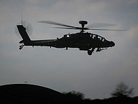 США впервые применили вертолеты Apache против боевиков 