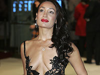 Звезда Болливуда София Хайят стала монахиней, гуру голой йоги назвал это рекламным трюком