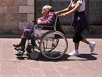 Утверждено к итоговому чтению: пособие по санитарному уходу привяжут к минимальной зарплате