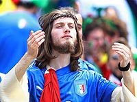 Итальянцы победили шведов. С трибуны их поддерживал 