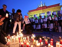 В Берлине почтили память погибших в результате теракта в Орландо. Фоторепортаж