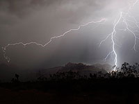 В Индии от ударов молний погибли около 80 человек