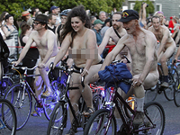 10 тысяч мужчин и женщин приняли участие в голом велопробеге в Портленде