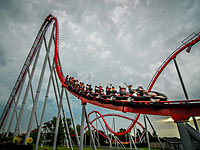 В Шотландии в парке развлечений рухнул вагончик на аттракционе