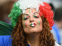 Фанаты на играх 1/8 чемпионата Европы по футболу. Фоторепортаж