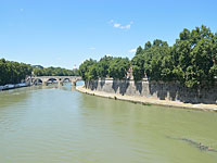 На берегу Тибра в Риме обнаружен труп американского студента Бью Соломона