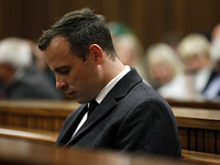 Паралимпиец Оскар Писториус приговорен к 6 годам тюрьмы за умышленное убийство подруги