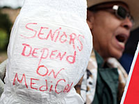 Эксперты: реформа, предлагаемая Трампом, оставит без медстраховки 18 млн граждан
