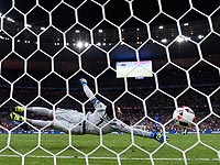 На 110-й минуте Эдер пробил издали – точно в нижний угол 1:0