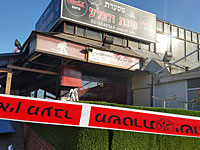 В Холоне автомобиль врезался в ресторан: четверо пострадавших